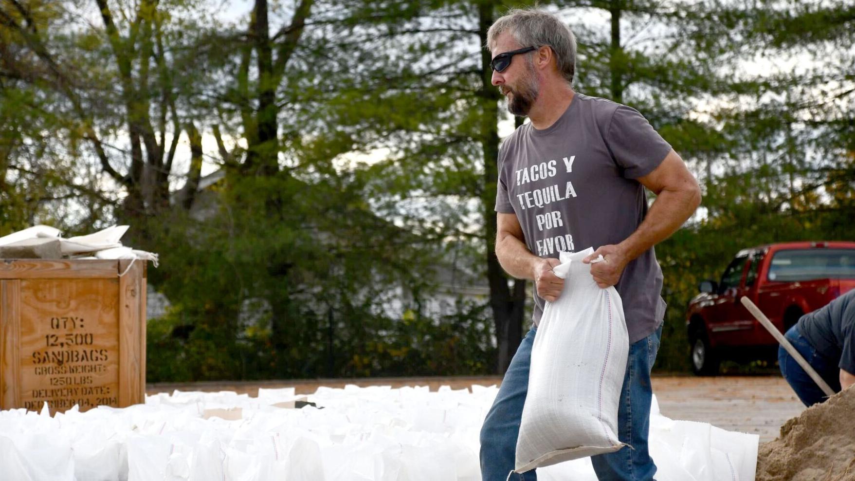 Pacific residents told to evacuate. Eureka, Valley Park also fear Meramec River flooding.